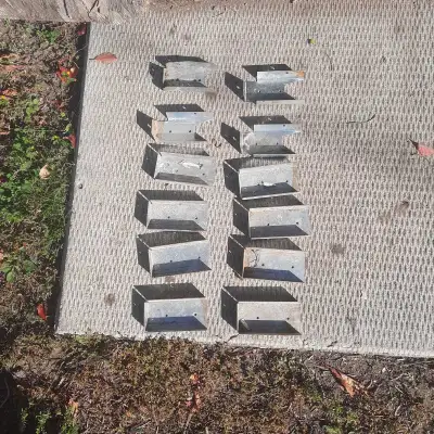 I am selling a set of 12 galvanized metal hangers for your lateral fence great for your next constru...