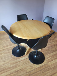 DINNING TABLE WITH 4 CHAIRS FOR SALE