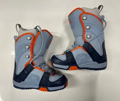 Women’s DC snowboard boots size 6, View more
