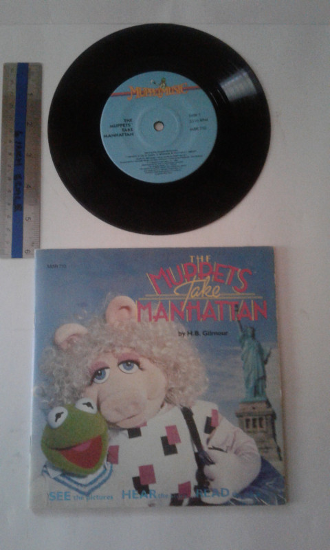 MUPPETS TAKE MANHATTAN, SING and READ ALONG KID'S RECORD in Arts & Collectibles in Kitchener / Waterloo - Image 2