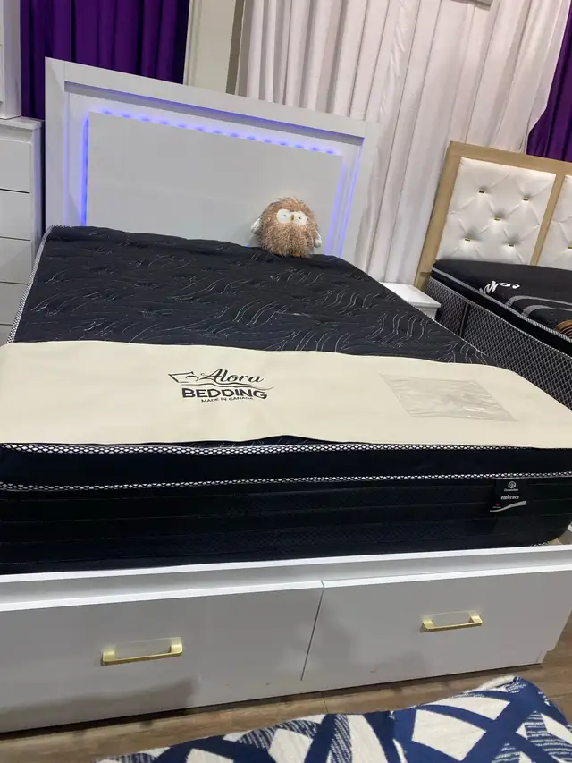 Chambre à coucher moderne blanche – Tête de lit LED + tiroirs de in Beds & Mattresses in City of Montréal - Image 4