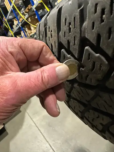 Bridgestone Dueller M&S good used tires for sale. Set of 4. 22 inch. See pictures. Located in Sherwo...