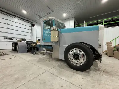 2001 379 Super 40 4 way locks 3.90 265-285WB (Your Choice) Choose your transmission -13spd -18spd Ch...