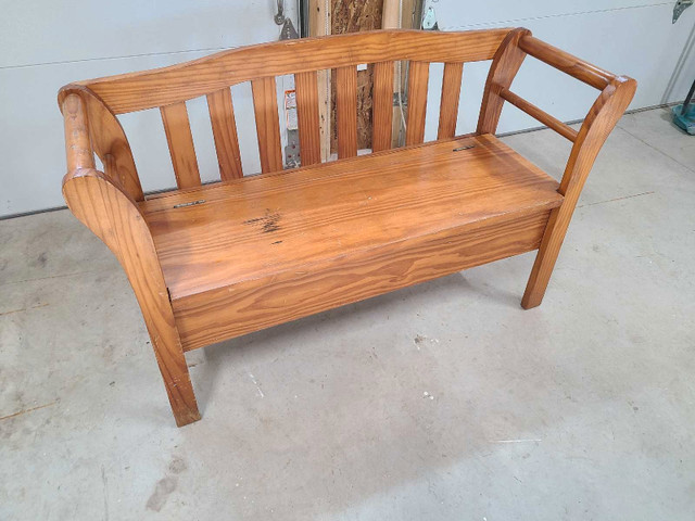 Wood bench  in Other in Napanee - Image 2
