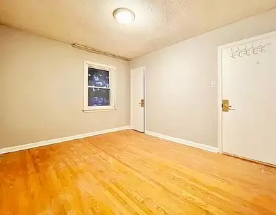 1 main bedroom & 1 basement bedroom on Lawrence W/Black Creek