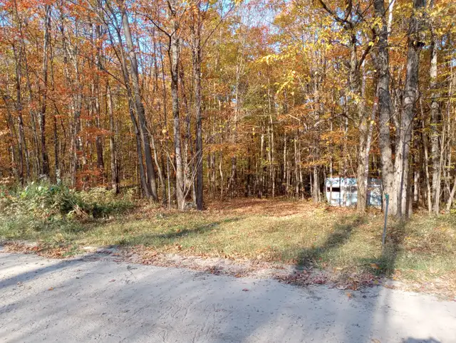 Waterfront Lot appx 3.4 AC in Nipissing Ont. year-round road in Land for Sale in North Bay - Image 6