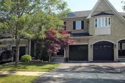 Bright and spacious rare 4 bedroom model! In sought-after Westmount Area in Oakville. Situated in a...
