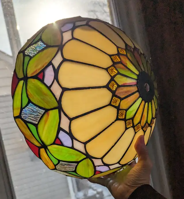 Tiffany Lamp/Ceiling Shade in Indoor Lighting & Fans in Windsor Region - Image 4