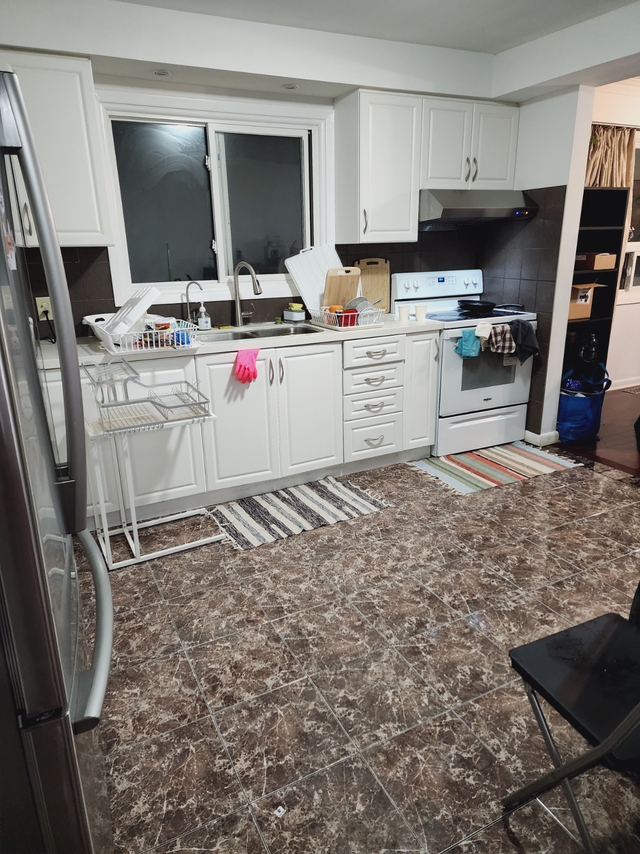 Main Floor Private Room for Rent - Yonge and Finch in Room Rentals & Roommates in City of Toronto - Image 4