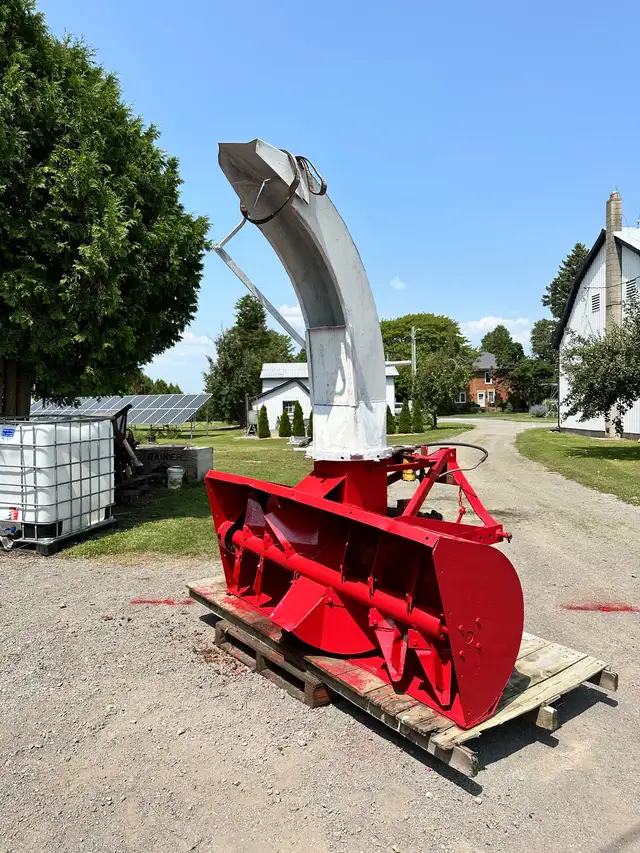Snowblower 77” Heavy Duty in Snowblowers in Norfolk County - Image 3