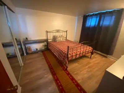 Entièrement meublé, travailleurs à contrat, shotdown, cour ou long terme. Location au mois. Endroit...