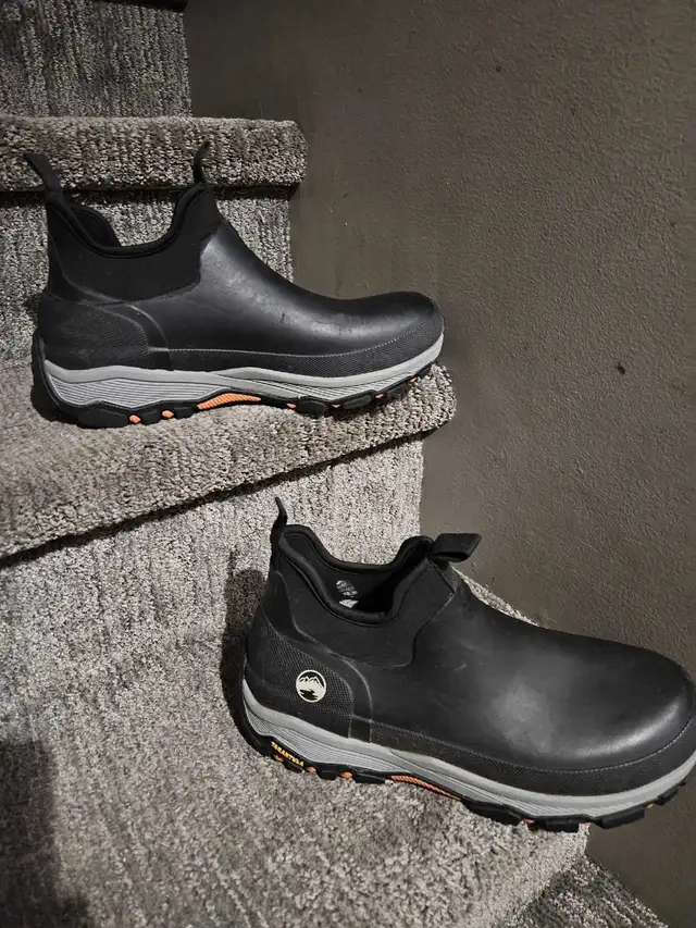 Chaussures pour homme,  grandeur : 8.5 - 9 in Men's Shoes in Granby - Image 2