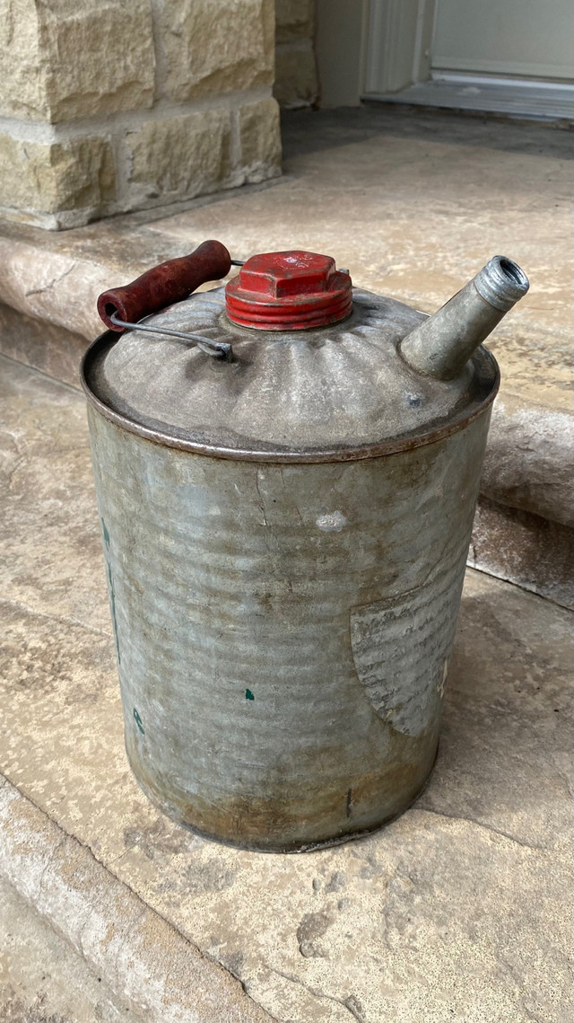 Vintage Galvanized Metal Gas Can in Arts & Collectibles in Ottawa