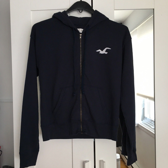 Hollister zipped logo hoodie dans Femmes - Hauts et vêtements d'extérieur  à Ville de Montréal - Image 4