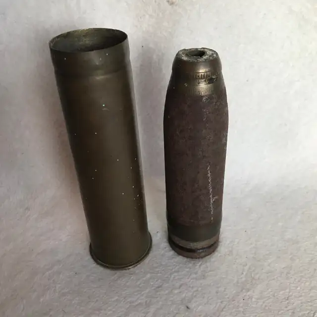 WW1 2 Pounder Shell Display 1918  Inert $100 in Arts & Collectibles in City of Toronto - Image 4