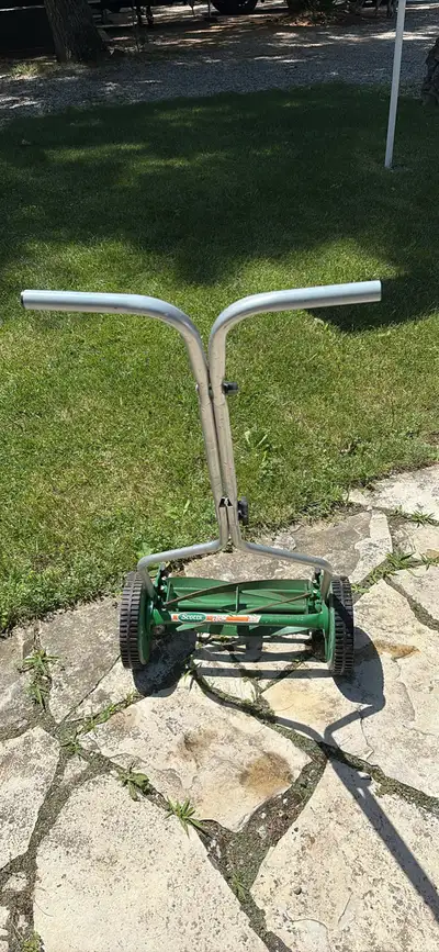 SCOTT’s 14-inch Reel Lawn Mower, View more