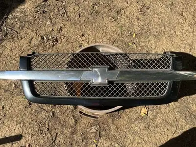2003-2004 Silverado or Avalanche Grille OEM GM call or text 519-239-7642