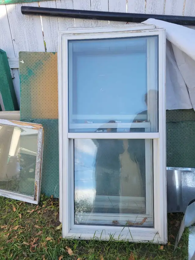 house windows in Windows, Doors & Trim in Lethbridge - Image 2