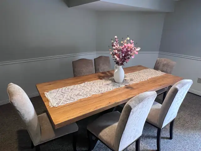 Dinning Room Table & Chairs in Dining Tables & Sets in Markham / York Region - Image 2