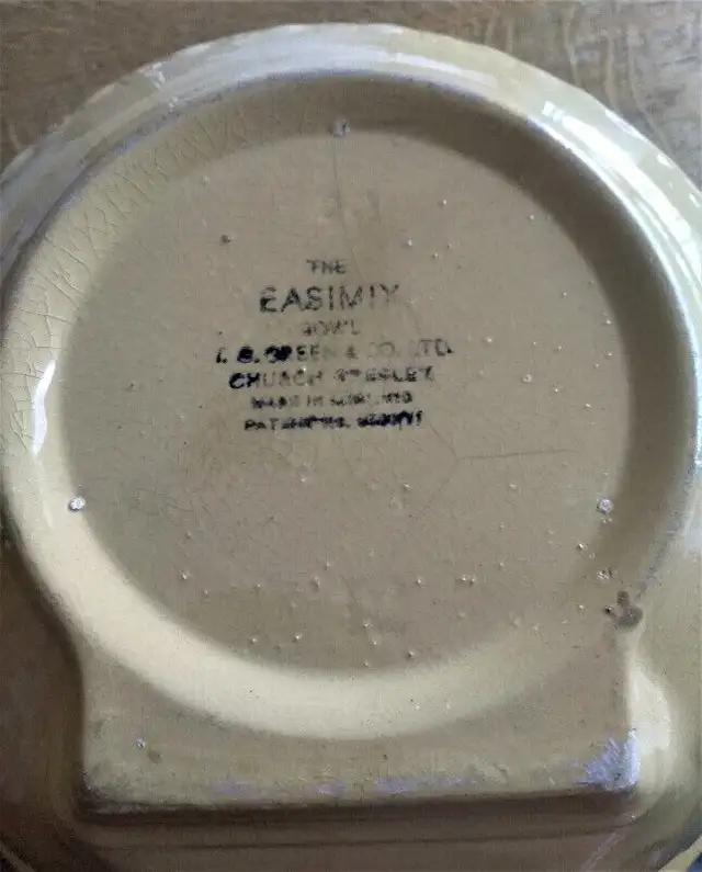 vintage Easimix bowl in Arts & Collectibles in Moose Jaw - Image 3