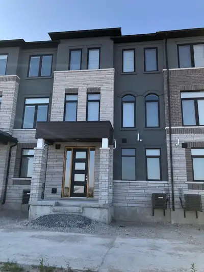 Welcome Home to this bright & beautiful Modern Executive 3 story Townhouse in Hespeler Cambridge. Th...