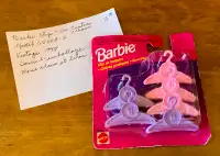 Barbie Cintres (6) roses et lilas emballage d'origine 12$