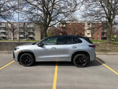 Volkswagen Tiguan Comforline R-Line Black Édition 2025 deux tons de couleur argent et noir avec toit...