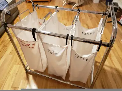 Panier à linge sur roulette, View more