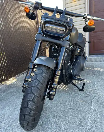 2018 Harley Davidson FatBob FXFBS 114 5000km, 1 proprio, non accidenté. Financement disponible.