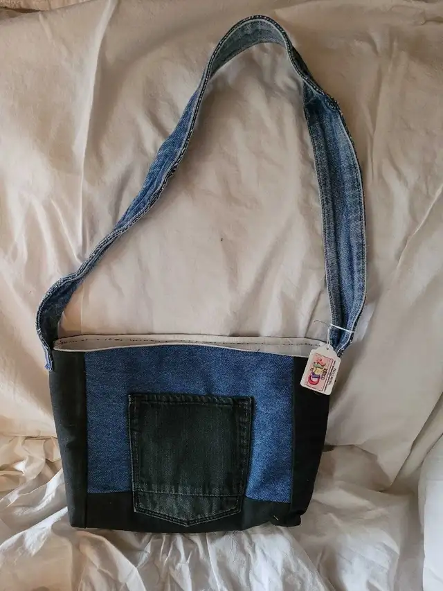2 tone denim purse in Women's - Bags & Wallets in Sudbury - Image 2