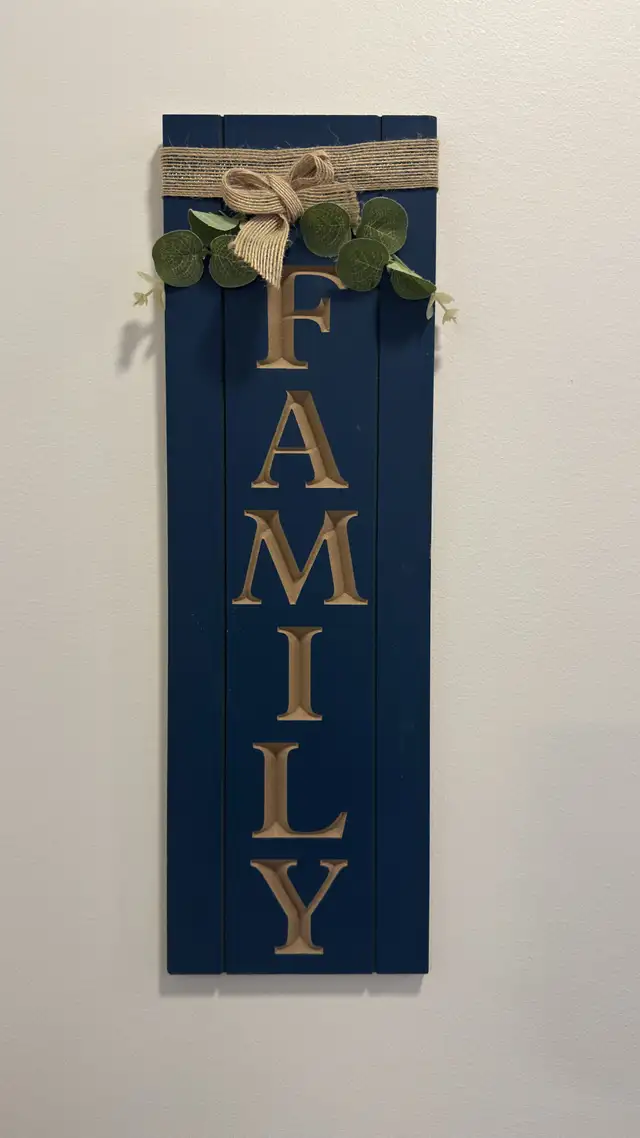 Rustic "FAMILY" Wooden Wall Decor / Sign in Home Décor & Accents in City of Toronto - Image 2