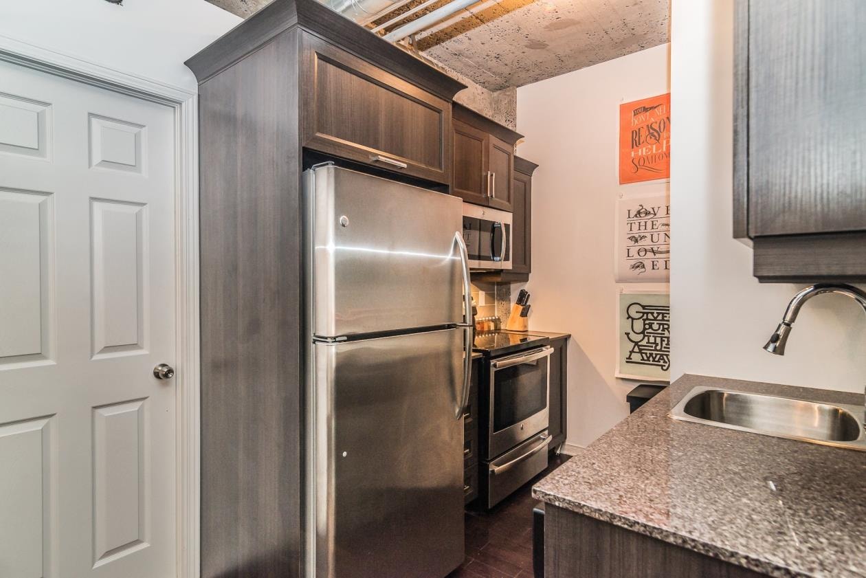 4 ½ furnished condo downtown Montréal (next to Place-des-Arts) — photo 3
