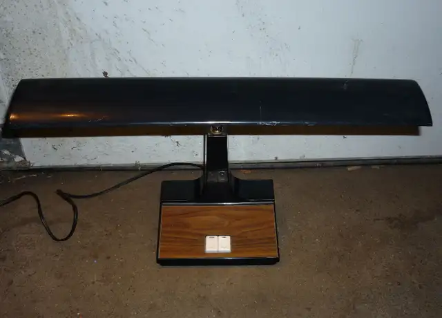 $30 Vintage 1970's fluorescent desk lamp gooseneck drafting in Indoor Lighting & Fans in Sudbury - Image 2