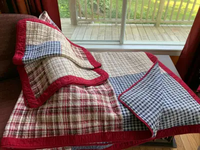 Double/Queen size comforter with pillow shams, View more