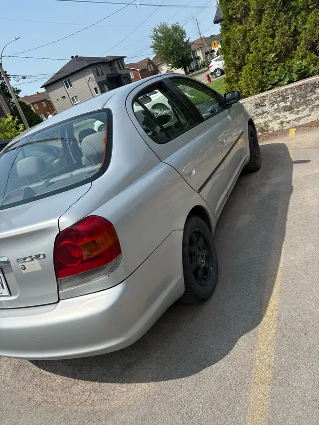 toyota echo 2005497679070617282561