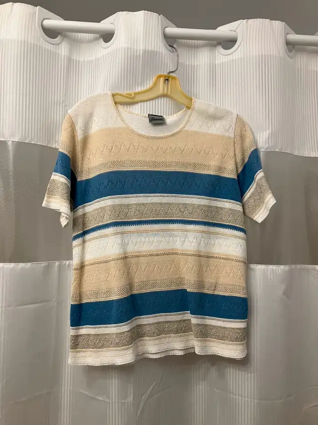 40 Ladies XL Tops - St. Albert62854391790851124