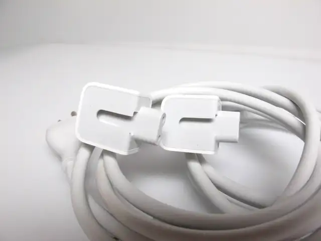 Pair New cond. Genuien Apple 6Ft power extension cords magsafe in Laptop Accessories in City of Toronto - Image 4