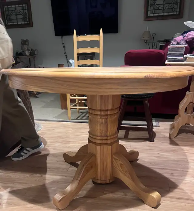 Solid Oak table and 6 chairs in Dining Tables & Sets in Dartmouth - Image 7