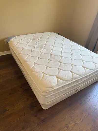 Matelas size Queen + support, View more