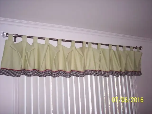 couvre-lit / literie pour lit simple - coccinelles (ladybug) in Other in Laval / North Shore - Image 3