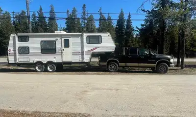 1997 jayco 5th wheel with bunks 25.5ft long amazing shape tires are in good condition. Axels are fli...