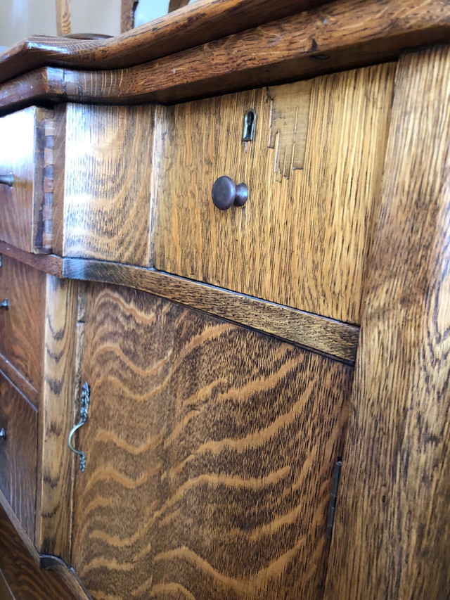  Beautiful antique tiger maple sideboard/buffet! in Hutches & Display Cabinets in Oakville / Halton Region - Image 3