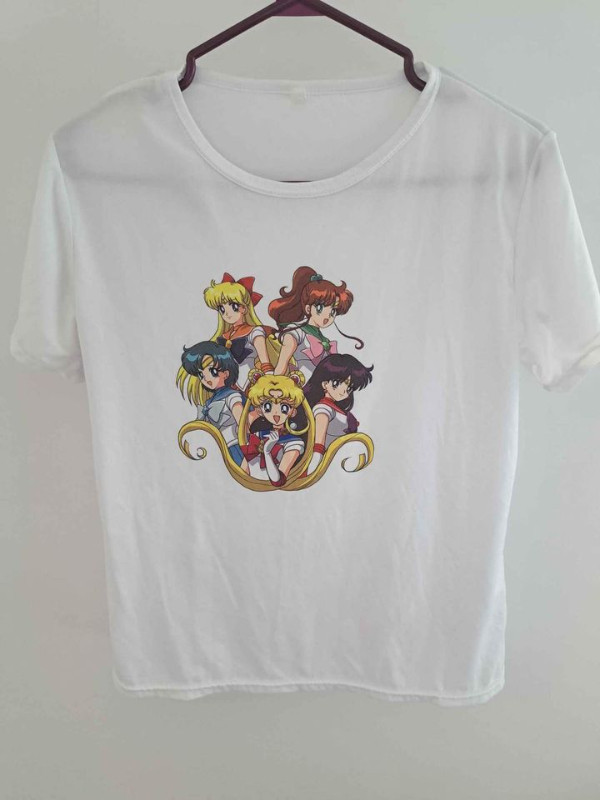 T-Shirt vintage Sailor Moon small dans Femmes - Hauts et vêtements d'extérieur  à Ville de Québec