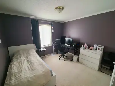Private Room for Rent in Spacious Townhome – Appledale Drive, Barrhaven Available: July 1st 2026 Loo...