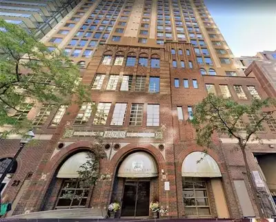 Large One Bedroom Condo with Parking - Yonge and College