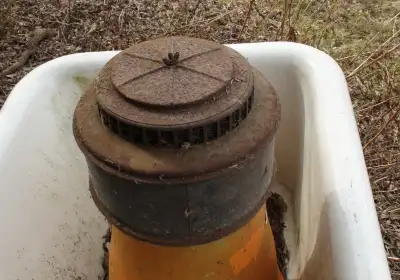 I think this may be for a 1937 or 1938 Chev truck? May fit Dodge or Ford as well ? You will recogniz...