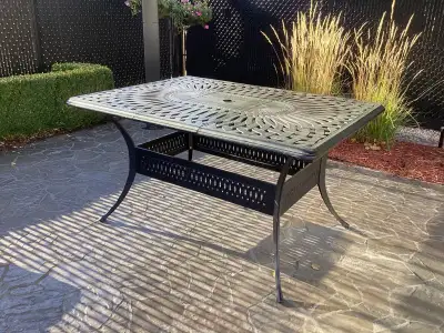 Table de patio en métal de couleur noir, View more