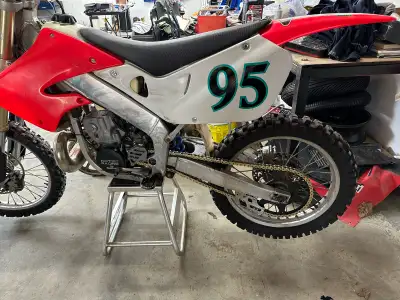 Excellent condition CR250 New chain and sprockets new FMF exhaust. Very few hours on engine. Suspens...