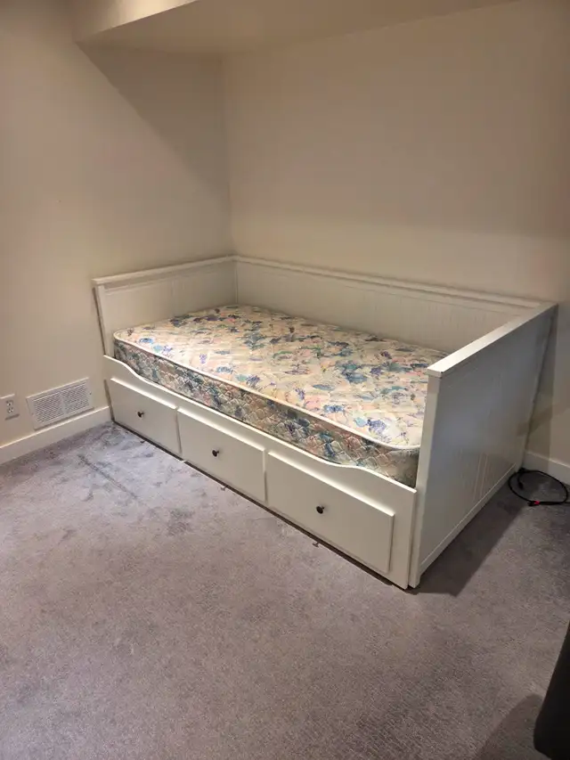 Ikea Daybed63793712174081120