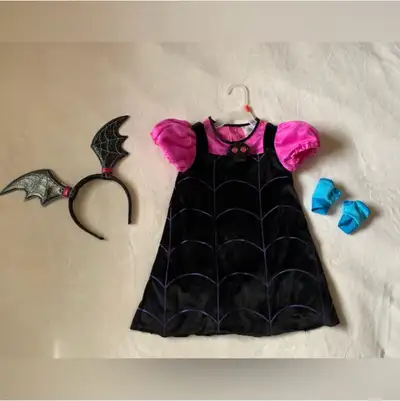 Comes with gloves, headband, and dress with musical skull. When you push the eye of the skull, it si...